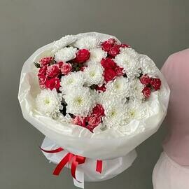 Buket Raffaello  Hrizantema s kustovimi rozami