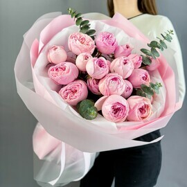 Букет кустовых пион роз клубничный пломбир