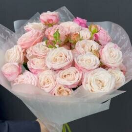 Букет из кустовой розы