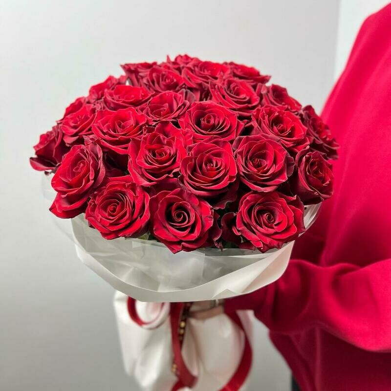 25 krasnih roz Ekvador v avtorskoj upakovke, 25 krasnih roz ekvador v avtorskoj upakovke