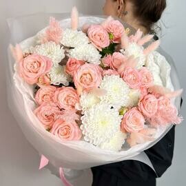 Bol_shoj buket belih hrizantem i rozovih roz