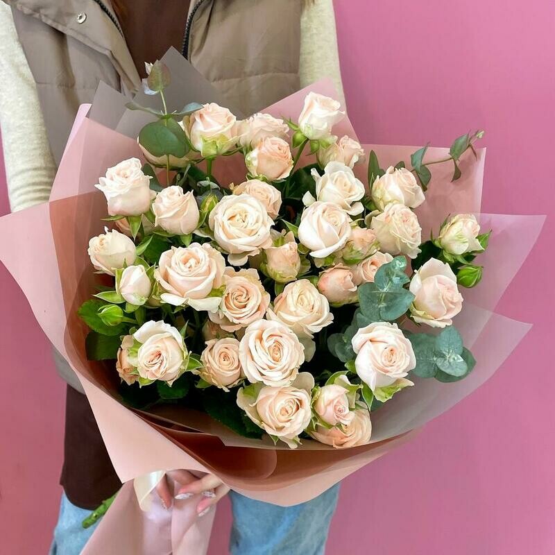 7 кустовых пионовидных роз с эвкалиптом, стандартный