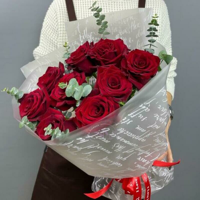 Букет с красными розами и эвкалиптом, стандартный