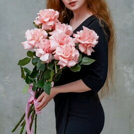 7 розовых эквадорских роз Би Свит с атласной лентой