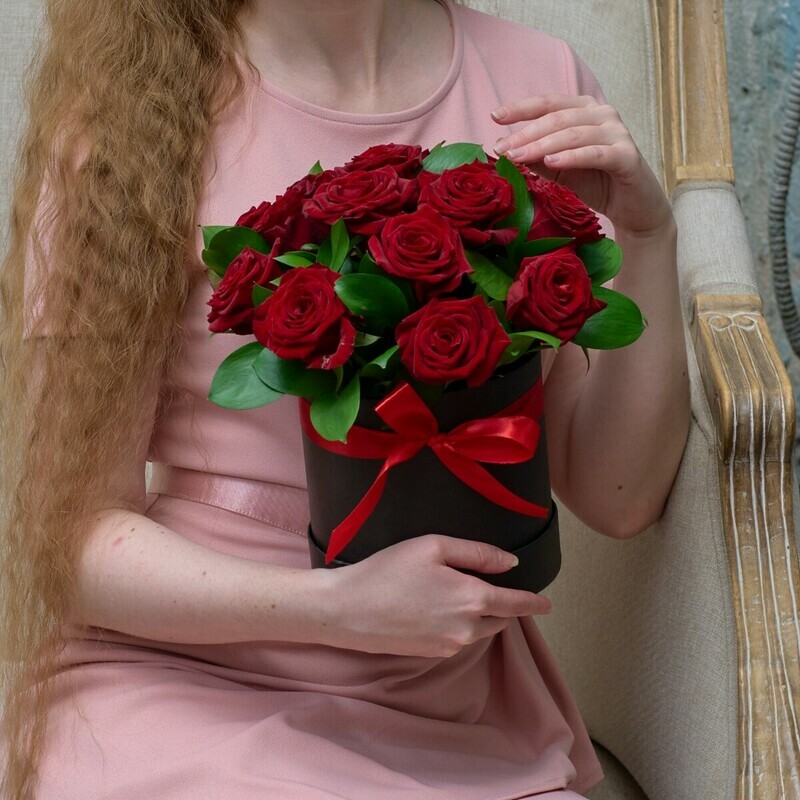 15 красных роз в коробке, стандартный