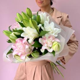 Букет розовых лилий