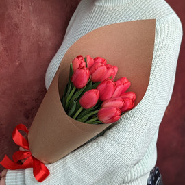 Bouquet of 15 red tulips