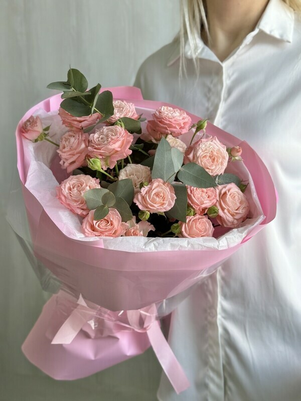 Пионовидные розы, эвкалипт, стандартный