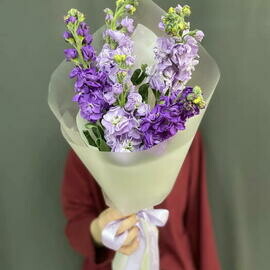 Весенний букет из маттиол