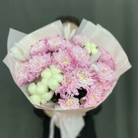 Букет из хризантем, хлопка и лагуруса