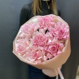 Розовые французские розы