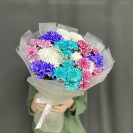 Букет из ярких хризантем и лимониума