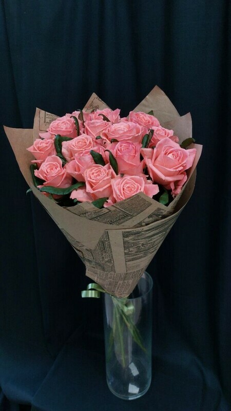 Buket iz 15 roz Karina, standart