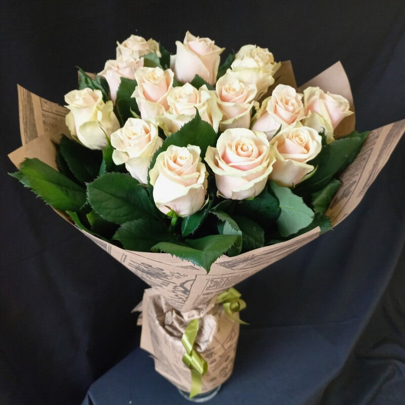 Buket iz 15 roz Taleya, standart