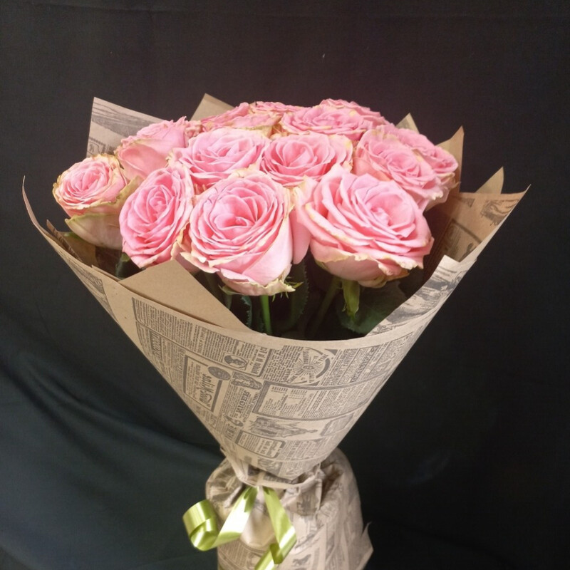 Buket iz 15 roz Sofi Loren, standart