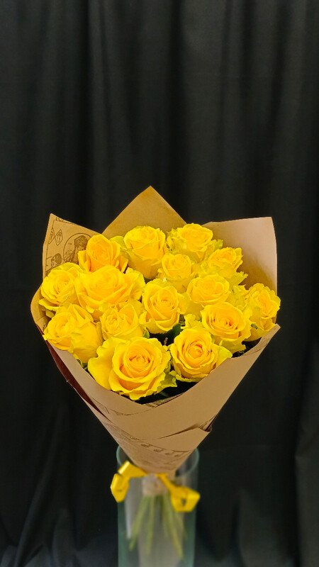 Buket iz 15 roz Penni Lejn, standart