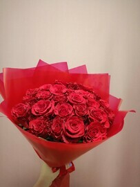 25 роз Кения 40см в упаковке