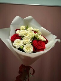 Микс кустовых и одноголовых роз