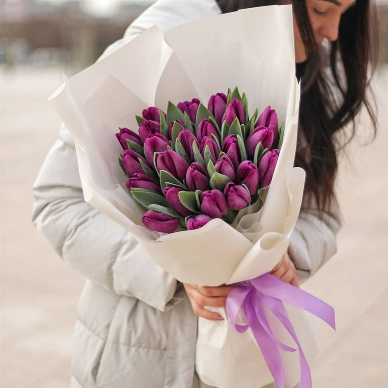 Букет из 21 малиновых тюльпанов, стандартный