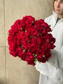 mono buket iz 15 kustovih roz