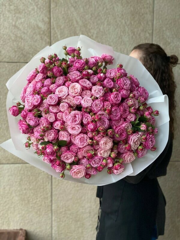 моно букет из 35 кустовых роз леди бомбастик, стандартный