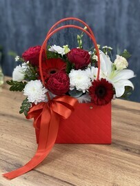 Композиция Яркий поцелуй 