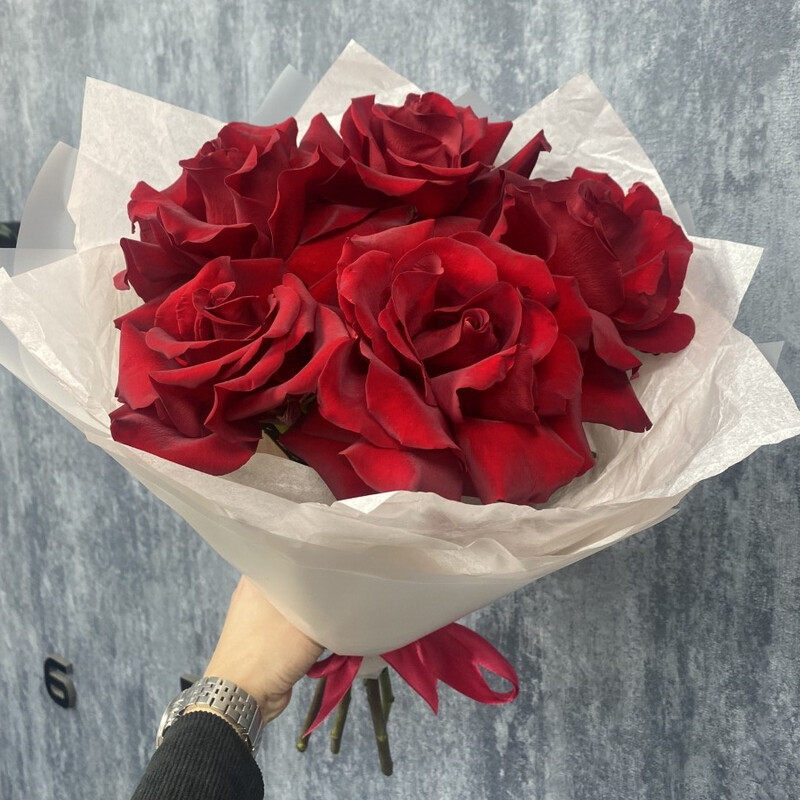 5 krasnih frantcuzskih roz, standart