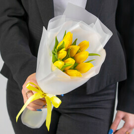 Bouquet of yellow tulips