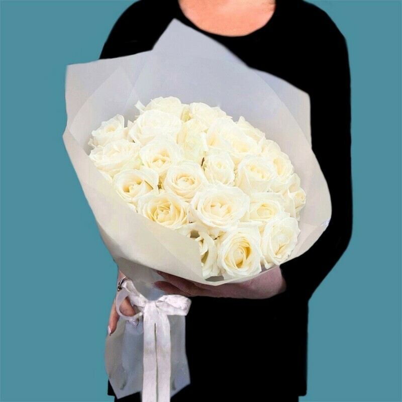 Букет 25 белых роз в упаковке, букет 25 белых роз в упаковке