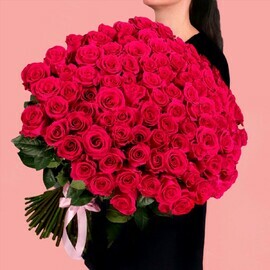 Buket 101 rozovaya roza Ekvador