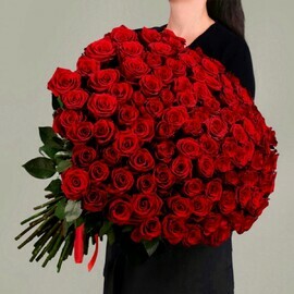 Buket 101 krasnaya roza Ekvador