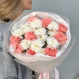 Сладкий десерт - диантус и хризантема