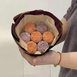 Buket iz shokoladnih pionov 7sht