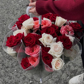 Композиция «Розы в зонтике»