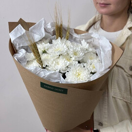 Buket s kustovoj hrizantemoj i koloskami