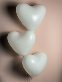 Nabor iz 3 belih lateksnih sharov