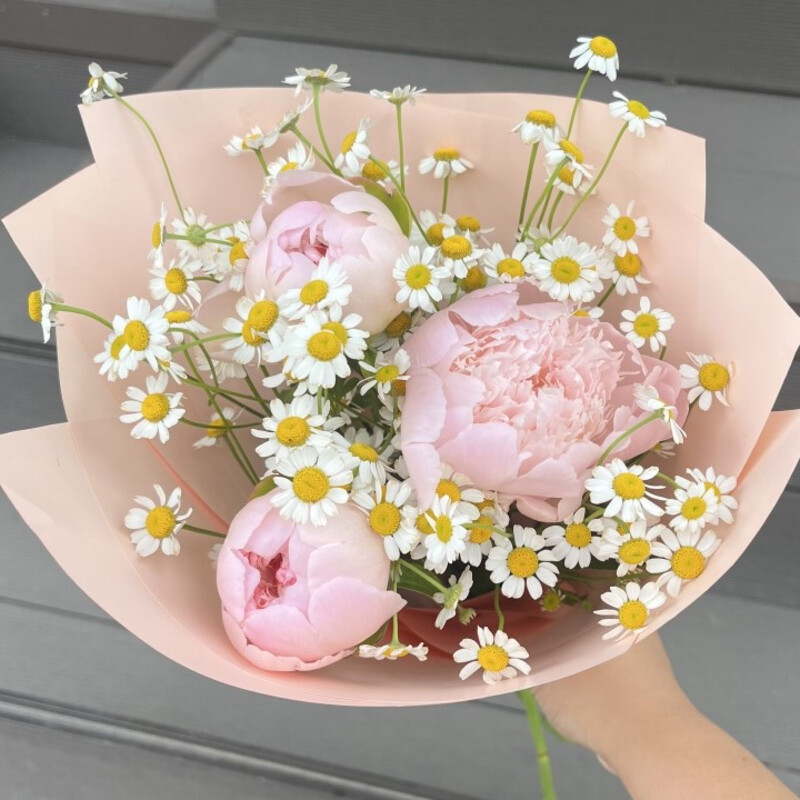 Букет с пионами и ромашками , уменьшенный
