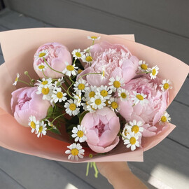 Букет с пионами