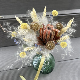 Kompozitciya v vaze s suhotcvetami