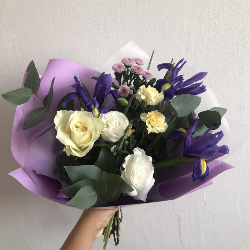 Букет с ирисами , уменьшенный