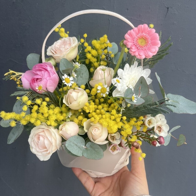 Корзина с мимозой , уменьшенный