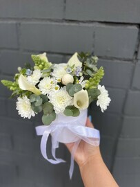 Цветочная композиция с каллами 