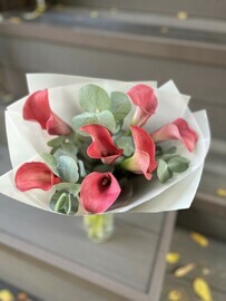 Каллы с эвкалиптом 