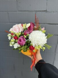 Kompozitciya v tikve s hrizantemoj Bigudi