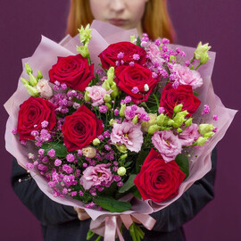 Красный в розовом