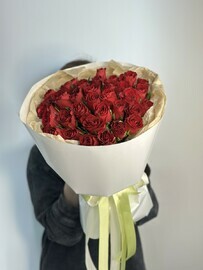 Букет из красных Кенийских роз 33