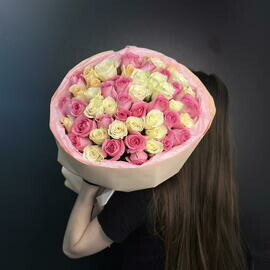 Яркий букет из Кенийских роз 51