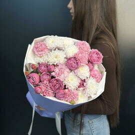 Сборный букет с пионовидными розами 