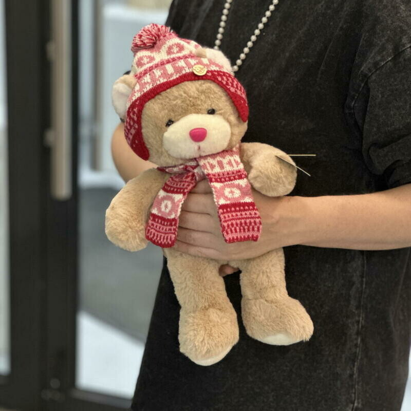 Мишутка в шапке, мишутка в шапке