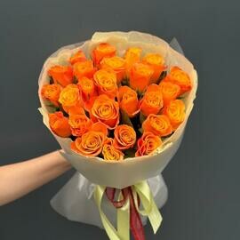 25 оранжевых кенийских роз